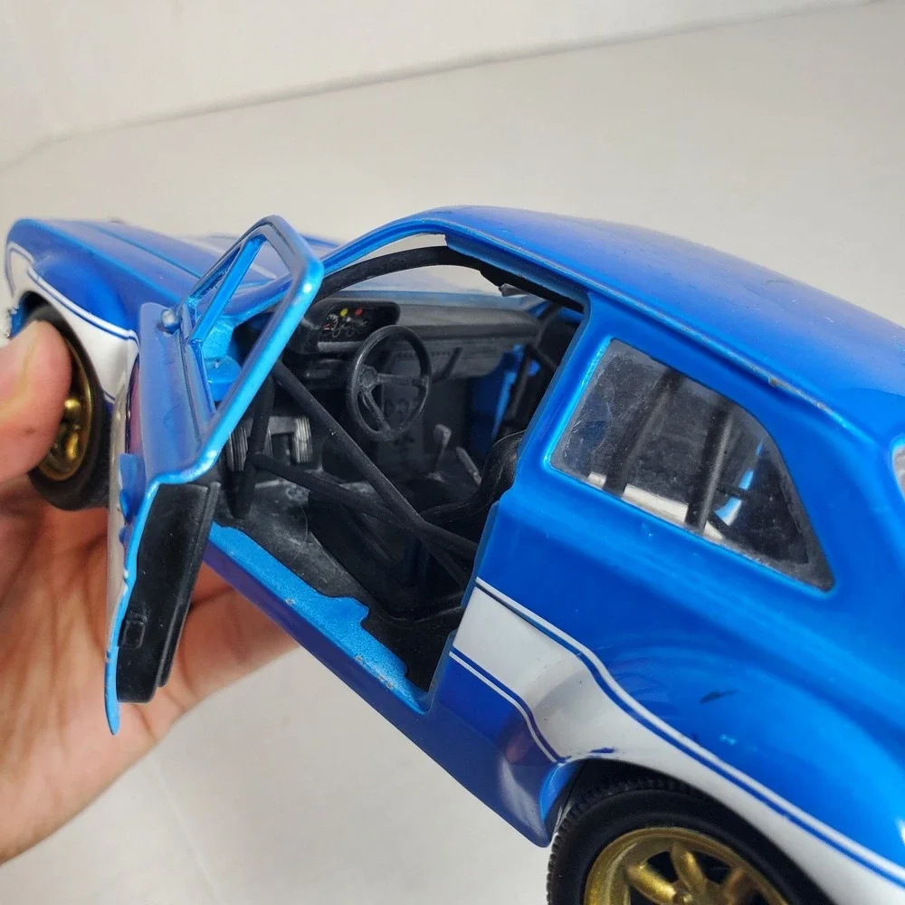 Jada Toys 1:24 Scale 1974‎ Ford Escort  Die-Cast Model Car Blue. Missing Parts
